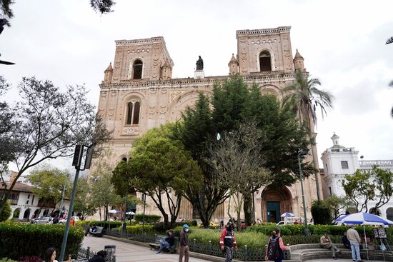 Die neue Kathedrale: Catedral de la Inmaculada Concepción - die Kathedrale der unbefleckten Empfängnis. Mit dem Bau wurde 1885 begonnen, aber erst in 1975 wurde die Kathedrale geweiht und eröffnet. Es hat so lange gedauert, weil Erdbeben hier in der Region die Bauarbeiten immer wieder unterbrochen haben.