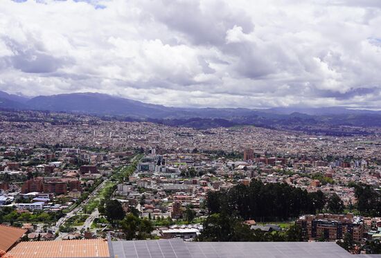 Wir sind am Ziel: Mirador de Turi. Hoch über der Stadt - hier werden die Dimensionen der Stadt erst so richtig deutlich.
