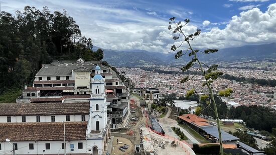 Toller Ausblick auf die Kapelle und die Stadt.