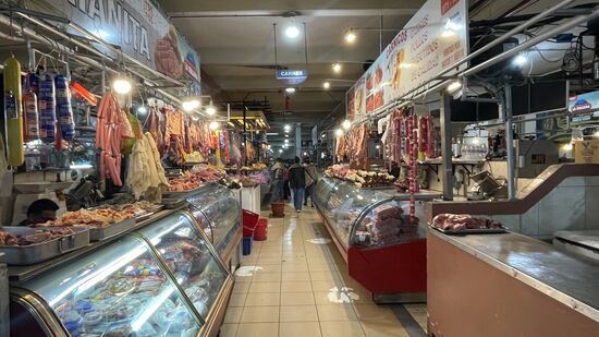 Fleischwaren und auch Kleidung.