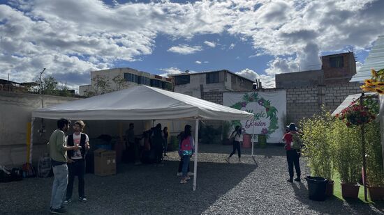 Und hier erreichen wir den Magic Beergarden - hier wird die Band heute Abend auftreten. Das Magic ist ein beliebter Stundententreff unweit der Universität und wurde vor ca. 6 Monaten von einem jungen Briten eröffnet.