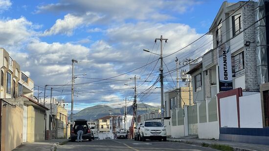 Wir gehen in der Zwischenzeit in unser Hotel, checken ein und schauen uns dann ein wenig die Gegend an. Etwas Zeit haben wir noch.