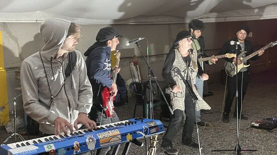 Claudia lässt sich nicht aus dem Konzept bringen und reißt die Show ab!