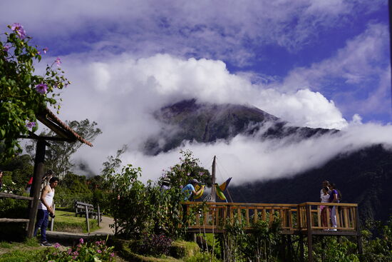 Es ist hier relativ viel Betrieb. Es gibt viele Schaukeln, Zipline, etc. - und der Eintritt beträgt nur 1 USD.