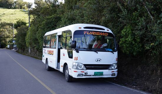 Unser Busfahrer wartet schon auf uns, schließlich müssen wir rechtzeitig zum Auftritt zurück sein. Bis dann mal alle wieder im Bus sind, vergeht einige Zeit.