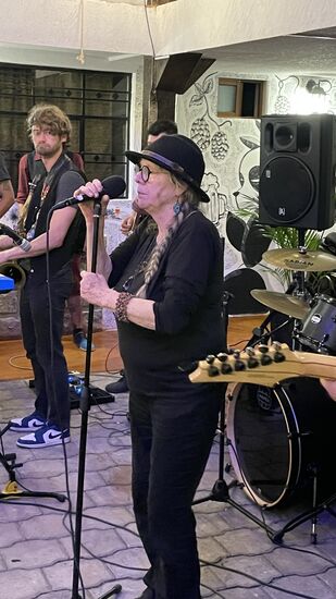 Claudia ist wieder super drauf.