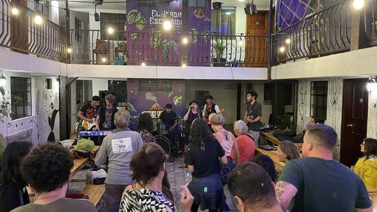 Ein toller Abend geht vorbei. Der Abschied von Claudia, der Band und allen anderen fällt sehr schwer. Wir haben viele liebe Menschen getroffen.