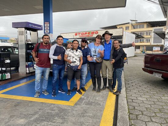 Bereit zur Abfahrt! Der junge Mann rechts gehört nicht zum Team. Ich glaube das er Herrmann hergebracht hat