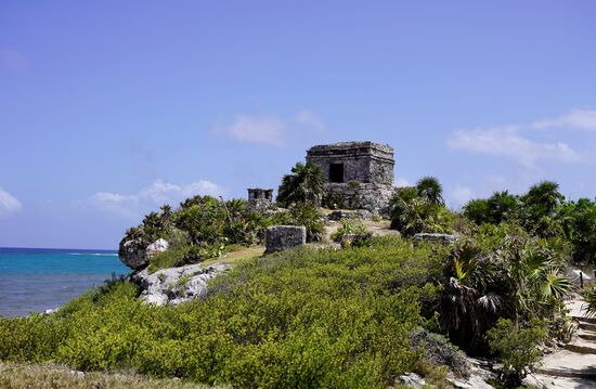 Wunderschön so eingebettet in den Palmen und mit dem strahlendweißen Sand und blauen Meer ist der Tempel des Windes