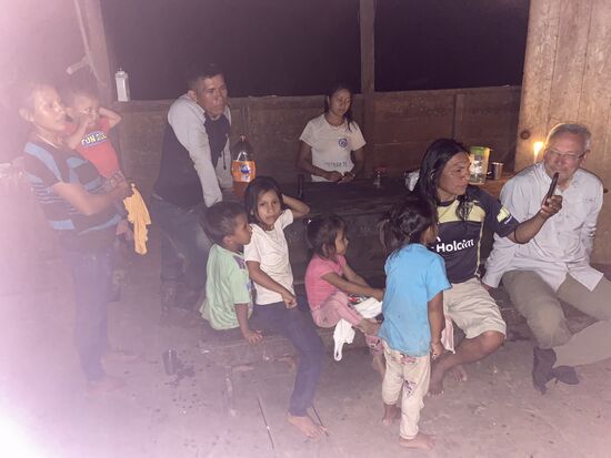 Und es werden Fotos gemacht—auch hier will jeder dabei sein.