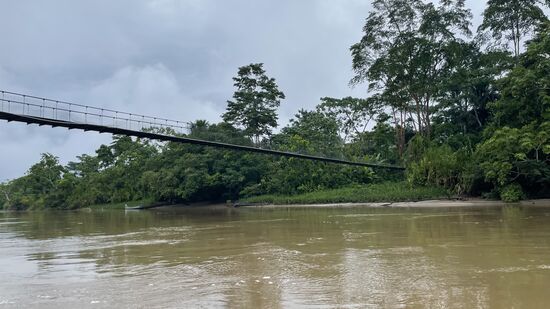 Tatsächlich mal eine Brücke über den Fluss!