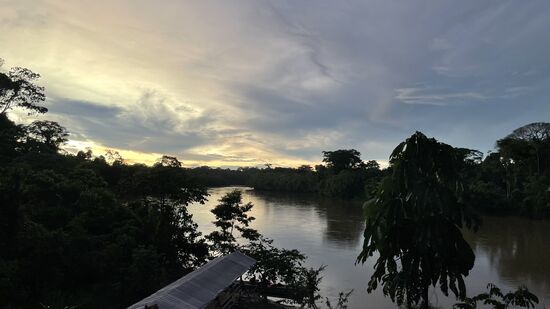 Da es auch hier keine Elektrizität gibt gehen wir wieder früh schlafen.