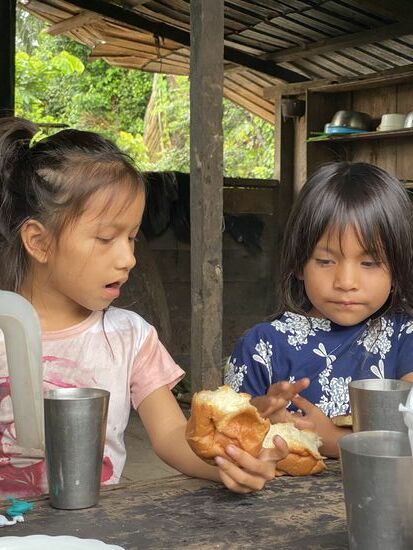 Ansonsten essen sie mit Genuss diese ollen trocknen Brötchen