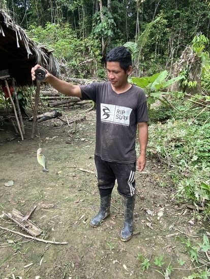 Da! William hat tatsächlich einen Piranha gefangen!!