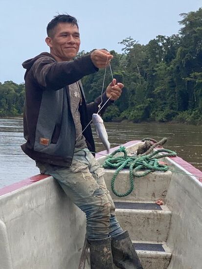 Da—ein kleiner Fisch ist dran!