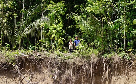 Ihre Kinder spielen in der Zeit