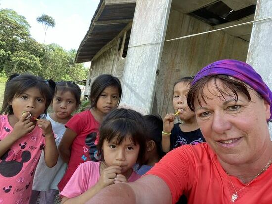 Ich sollte ja mitspielen, kam aber drumherum , weil es eine ungerade Zahl war. So bin ich flugs abgehauen