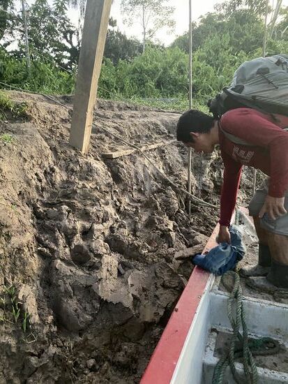 Wieder den Schlammweg runter