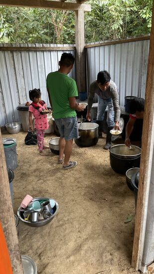 Hier stehen die Chicha-Vorräte und wohl auch das Essen