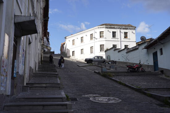 Wir entscheiden uns den Weg runter in die Stadt zu Fuß zu gehen, aber zurück ein Taxi zu nehmen