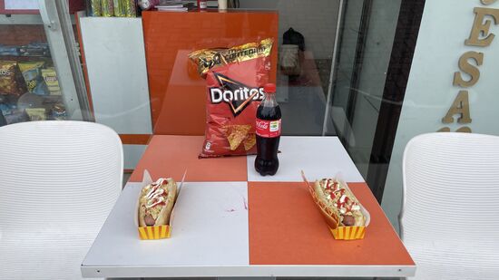 Deshalb gibt es nur ein Fastfood-Dinner 
Zurück gehts auch wieder per Taxi—hier ziehen die schlauen Taxifahrer einen aber ab—die Fahrt kostet 6 US$ und das Taxameter ist ausgestellt