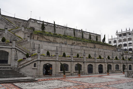 Nebengebäude der Basilika.