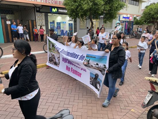 Abends findet eine große Demo gegen das Rauchen statt