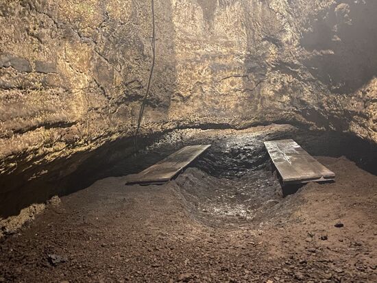 Dieser Durchgang war bis vor kurzem nur auf dem Bauch kriechend durch zu gehen