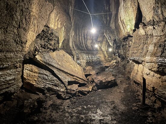 Wir vermuten Letzteres, denn auch einige Bereiche wurden früher verbreitert, wie uns der junge Guide erzählte