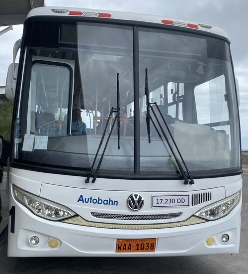 Nun gehts wieder mit dem Bus zum Airport- und was sehen wir da??