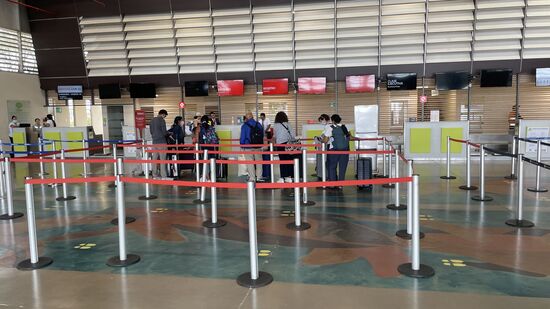 Sehr wenig los am Airport- alles geht fix- die Umbuchung hat geklappt!! 
Wir sind erleichtert