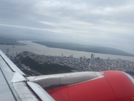 Im Flieger: jeder 2. Platz ist frei und keine Maskenpflicht!