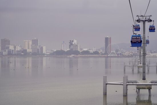 Gemütlich geht es über den Fluss.