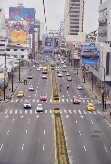 Die Seilbahn geht weiter Richtung Stadtzentrum.