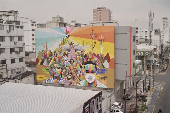 Viel große und bunte Malerei.