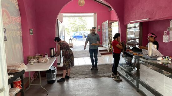 Schon öfter sind wir an einer Bäckerei vorbeigekommen, die mich sehr an unsere „Back-Factory“ erinnert