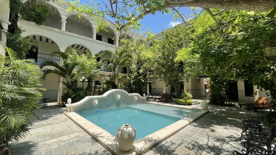 Gegen Mittag sind wir schon in unserem „Hotel Fundadores“- zum einchecken noch zu früh, aber wir erledigen die Formalitäten und plaudern etwas mit dem Jungen von der Rezeption