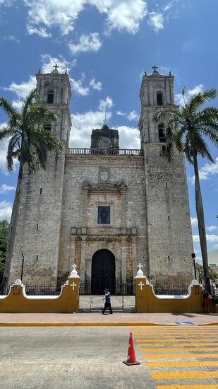 Die Kirche wurde durch Aufstände zerstört und 200 Jahre später erneut aufgebaut