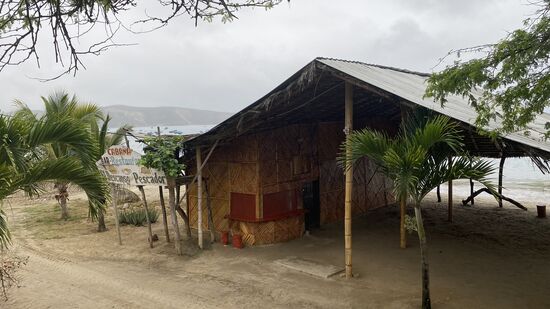 …aber augenscheinlich sind manchmal welche hier, denn hier ist ein Restaurant, welches grad aber geschlossen ist