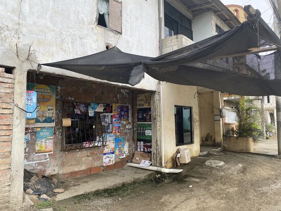 Man sieht einige Kioske, die so kurios aussehen, dass ich sie unbedingt aufnehmen muss