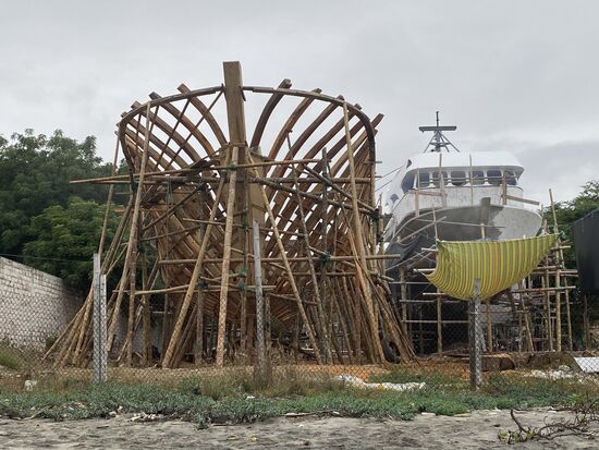 Ein neues Boot und das rechte wird gerade überholt…