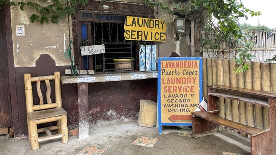 Prima—hier können wir auch unsere Wäsche hinbringen!