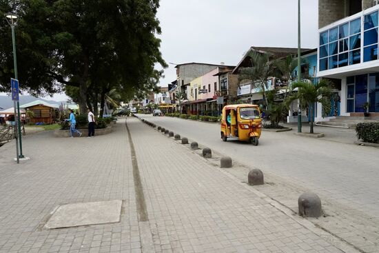 Es reicht für heute—gegen 17 Uhr sind wir im Hotel.—hier ist grad Stromausfall und Wasser gibts auch grade nicht.
Wir sind sauer und wollen schon umziehen, aber zum Glück funktioniert es gegen 19 Uhr wieder!