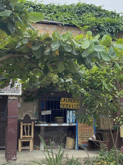 Wir bringen unsere Wäsche erstmal zur laundry