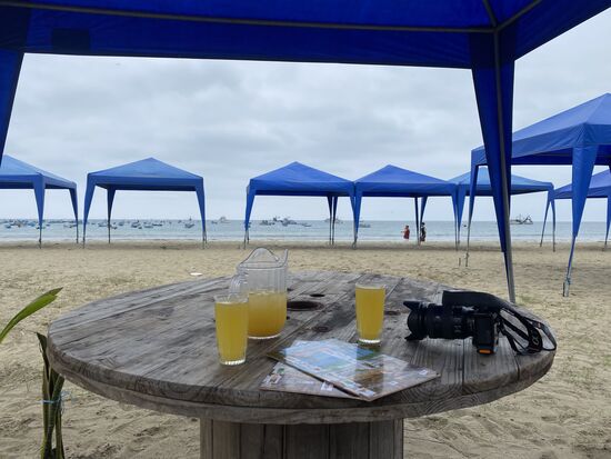 Bestellen eine Kanne frisch gepressten O-Saft—natürlich ist der mit ‚Wasser verdünnt, er kostet auch nur 5US$