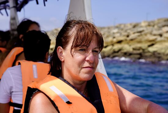 Mir wird tatsächlich etwas flau vom Geschaukel—aber das vergeht wieder, sobald wir stoppen