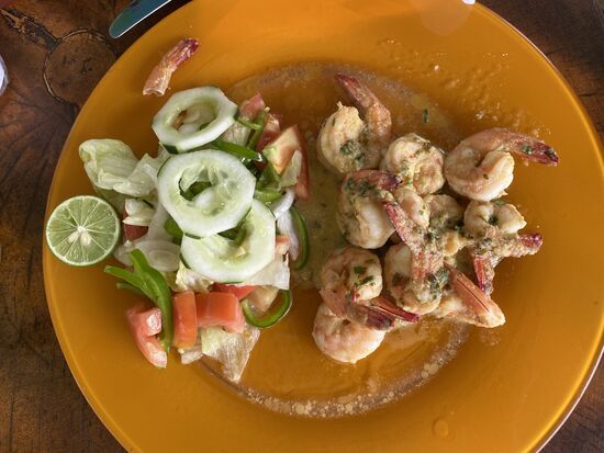 Thomas wählt heute Scampi mit Knoblauch