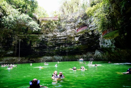 Hier baden wir nicht, wir machen hier nur Fotos—nach einer Stunde geht es weiter Richtung „EKBalam“
