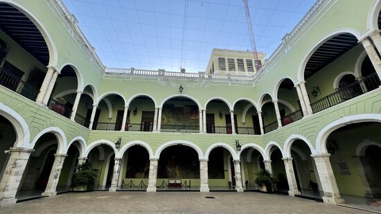 Der Innenhof vom „Palacio des Gobierno“—dem Gouverneurspalast