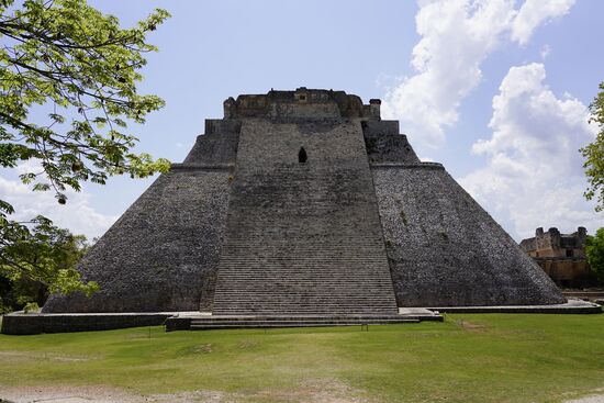 Wunderbar leer ist es hier und die Ruinen sind sehr gut erhalten. Auffällig ist, dass die Gebäude sehr detailgetreu sind.